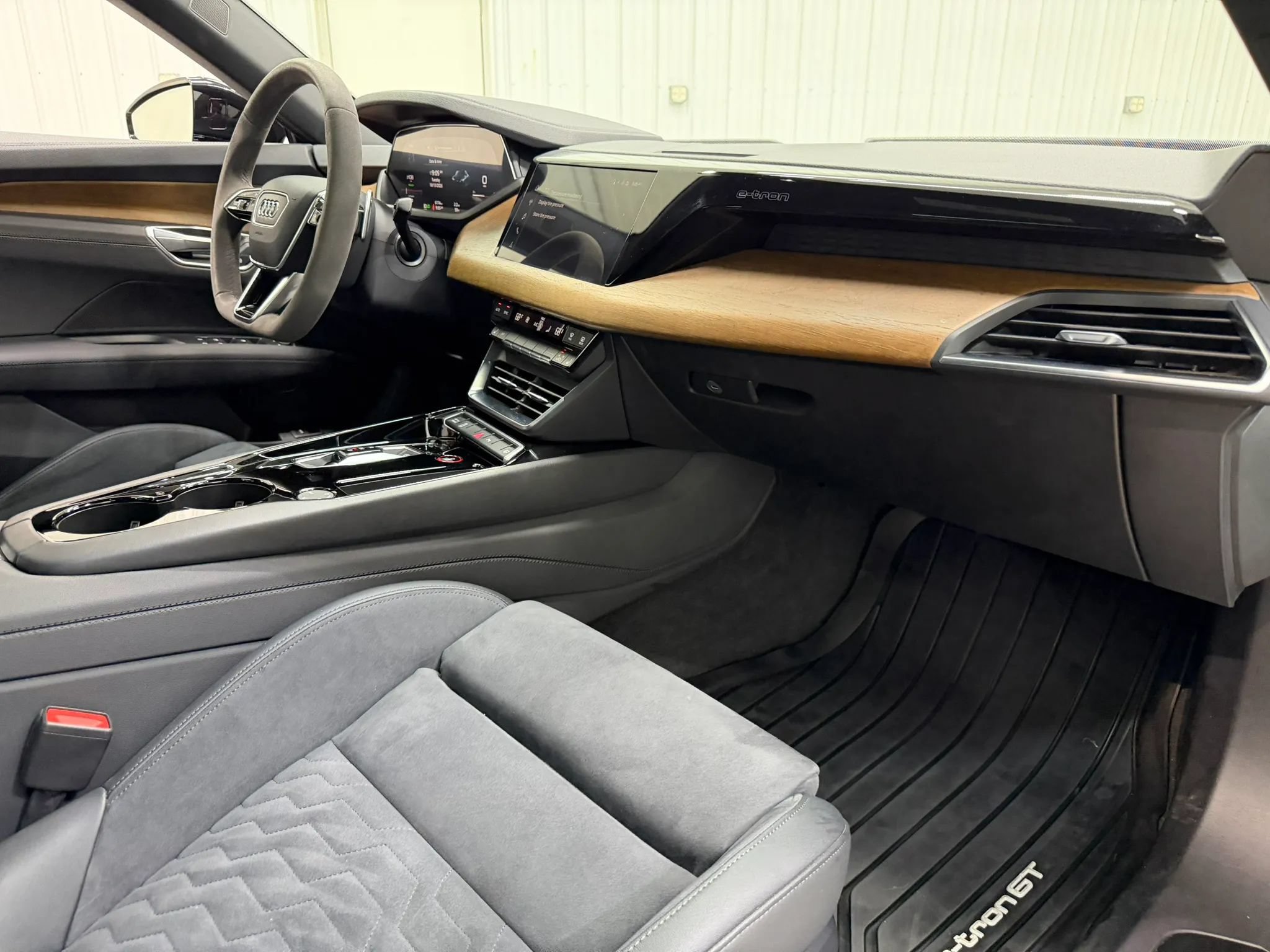 Used 2022 Audi e-tron GT Premium Plus AWD/4WD image 14