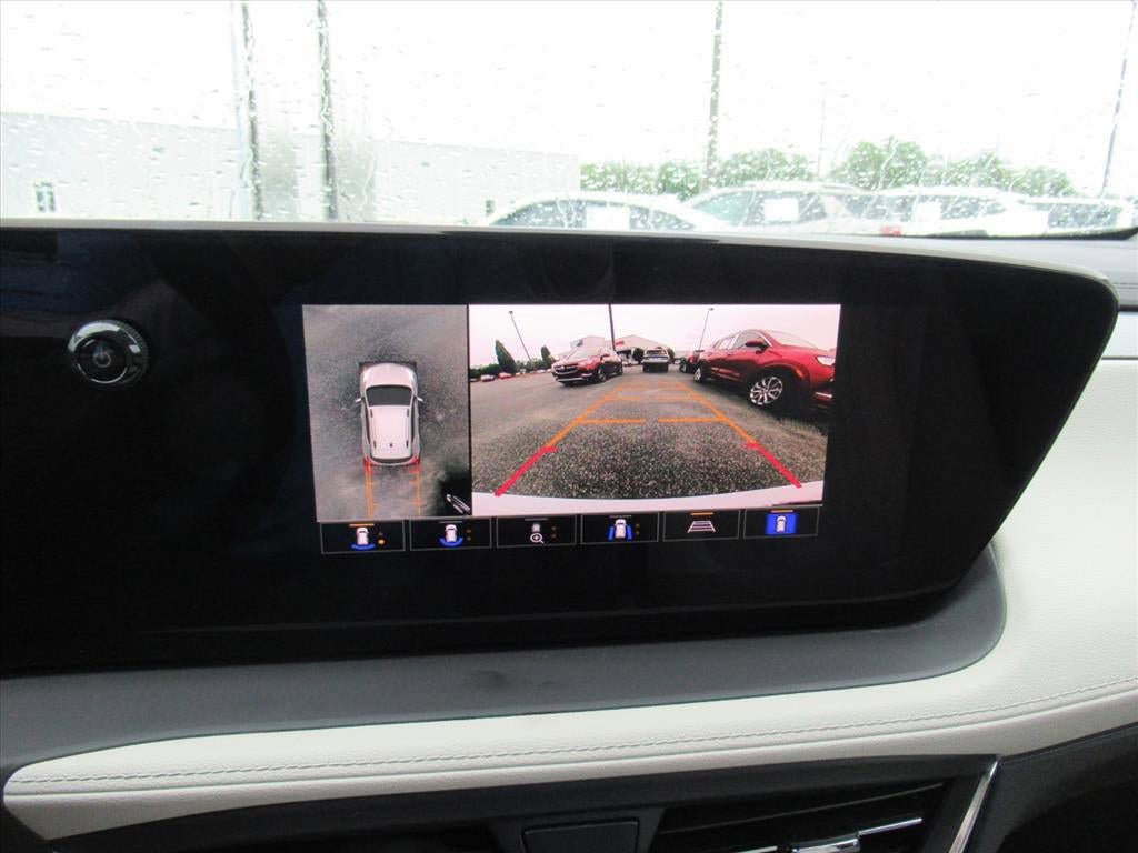 Used 2024 Buick Encore GX Avenir w/ Avenir Technology Package FWD image 28