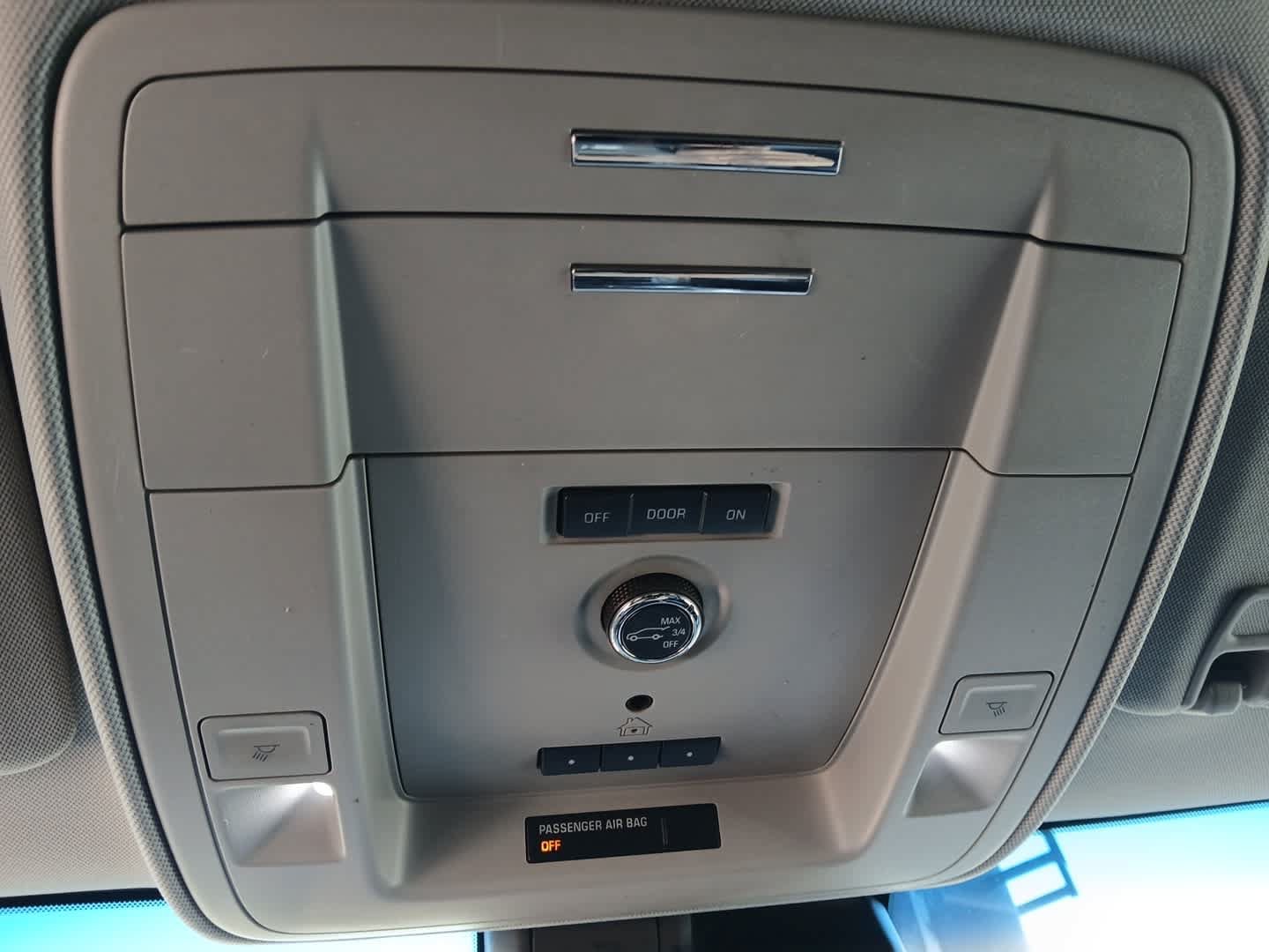 Used 2018 Chevrolet Suburban Premier AWD/4WD image 43