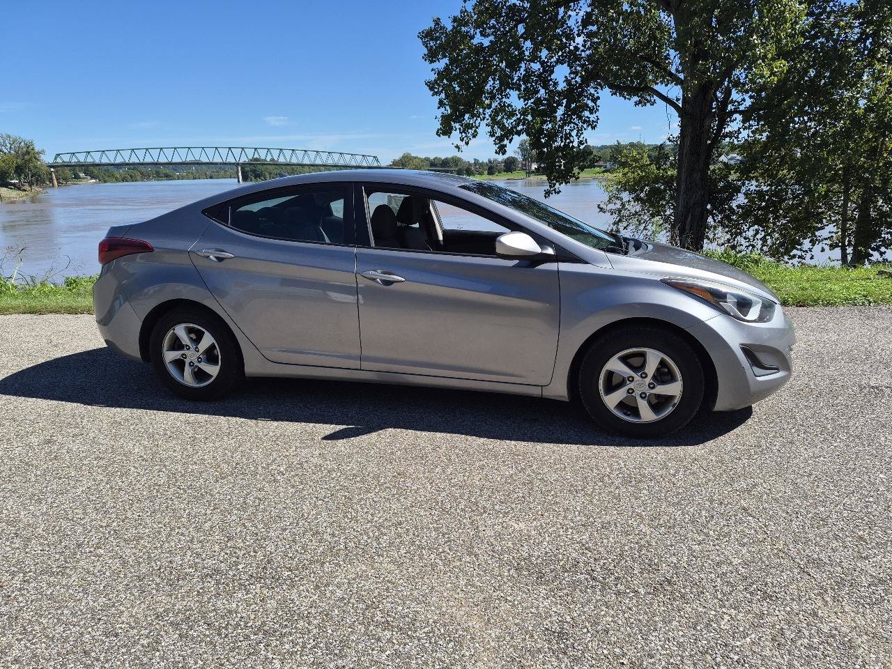 Used 2014 Hyundai Elantra SE FWD image 3