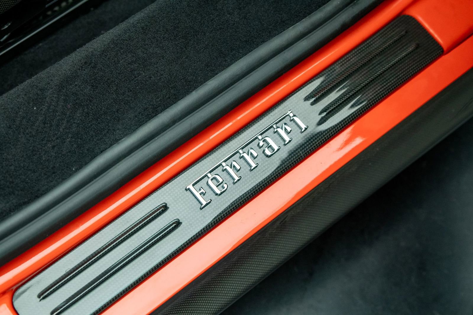 Used 2025 Ferrari SF90 Spider image 22