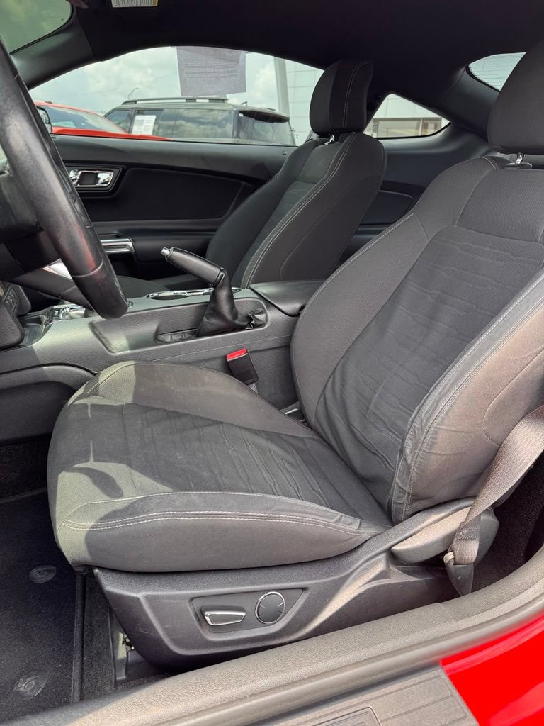 Used 2017 Ford Mustang GT RWD image 9