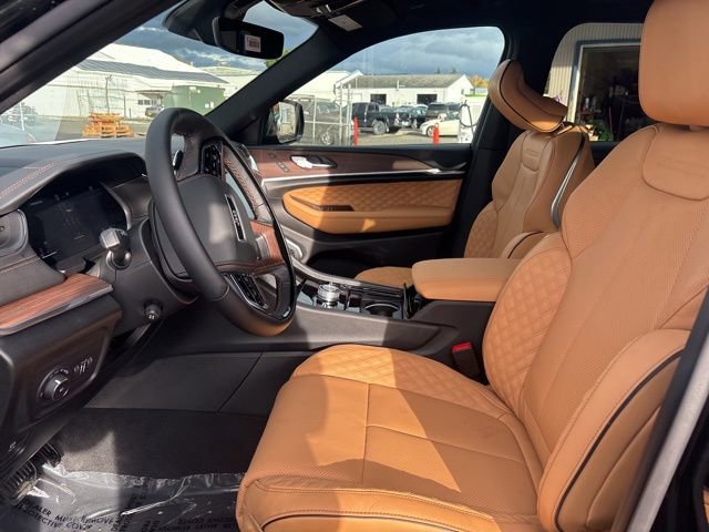 New 2025 Jeep Grand Cherokee Summit image 14