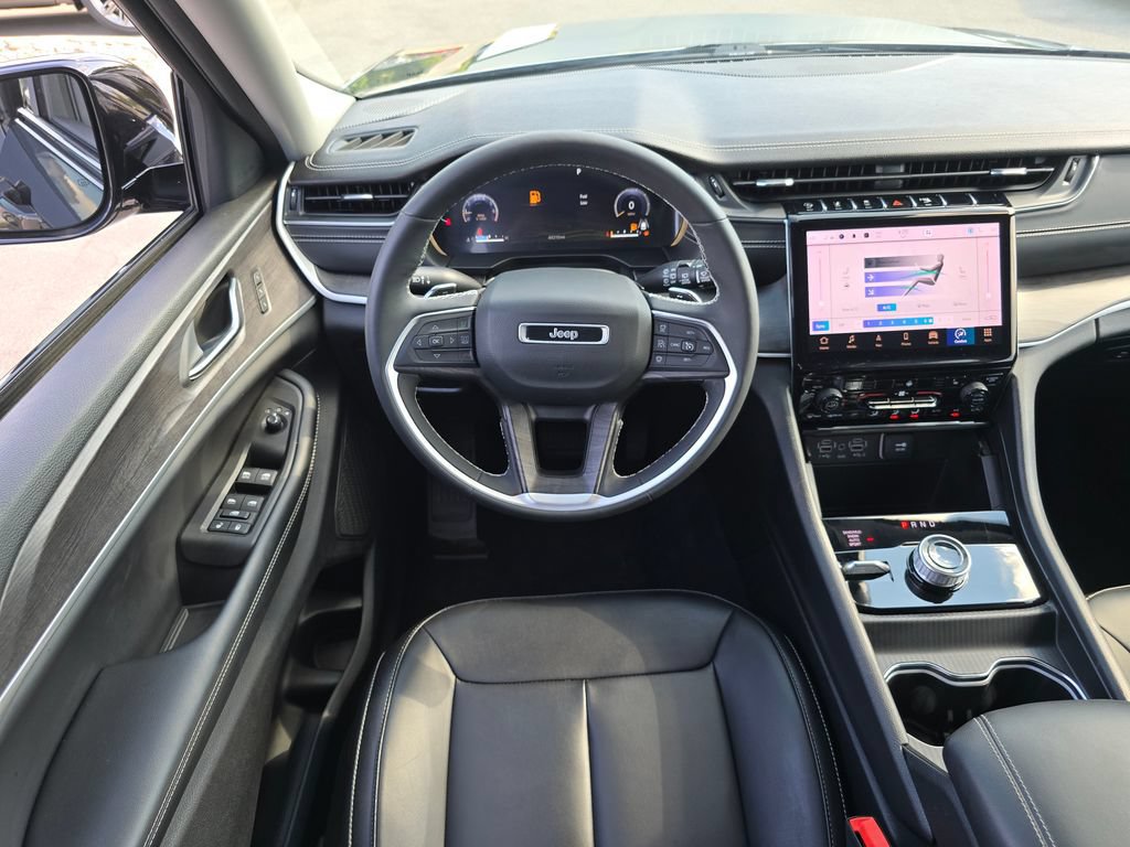 Used 2024 Jeep Grand Cherokee Limited AWD/4WD image 4