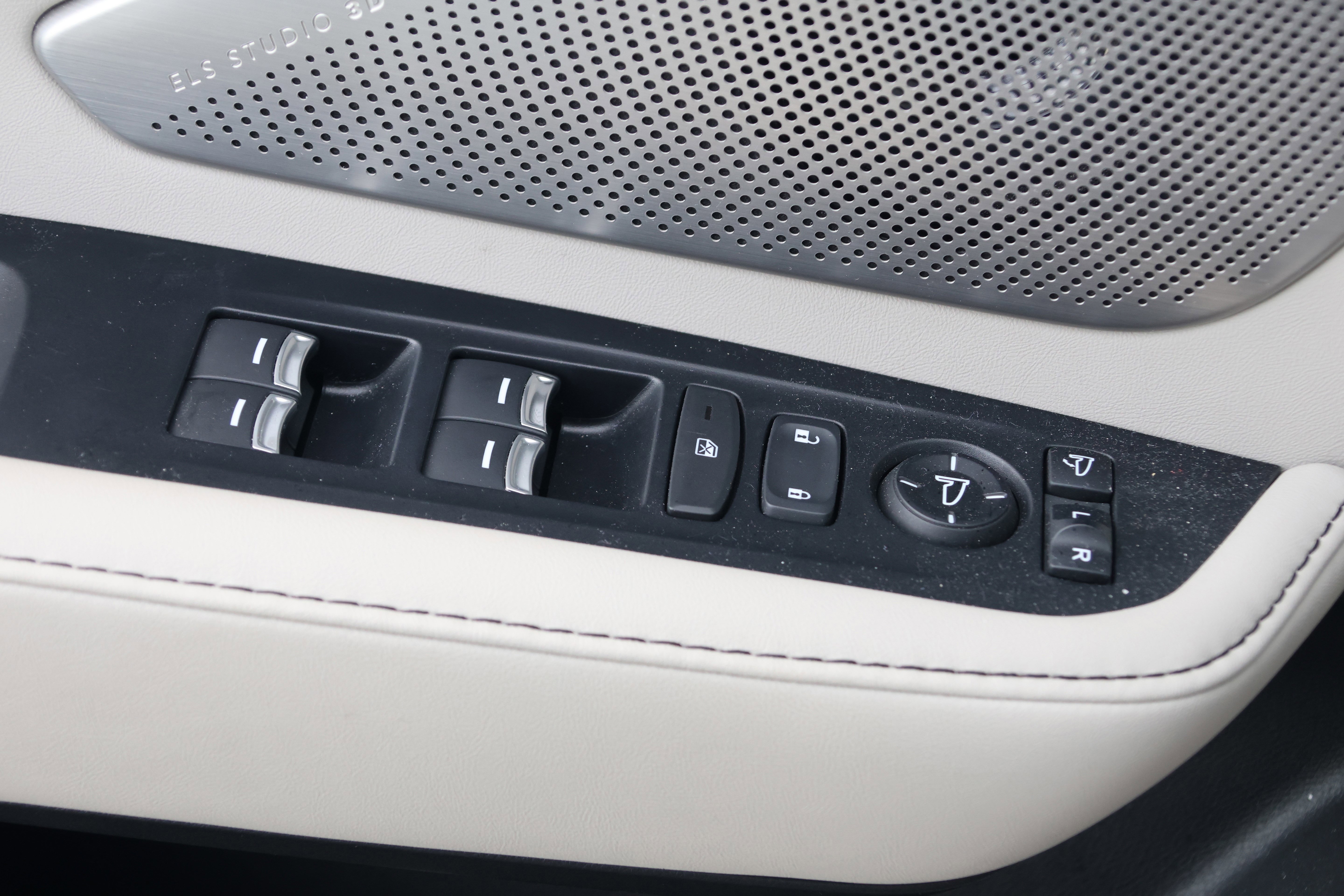 Used 2025 Acura RDX SH-AWD w/ Advance Package image 15