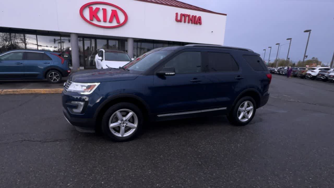 Used 2016 Ford Explorer XLT w/ Equipment Group 202A AWD/4WD image 4