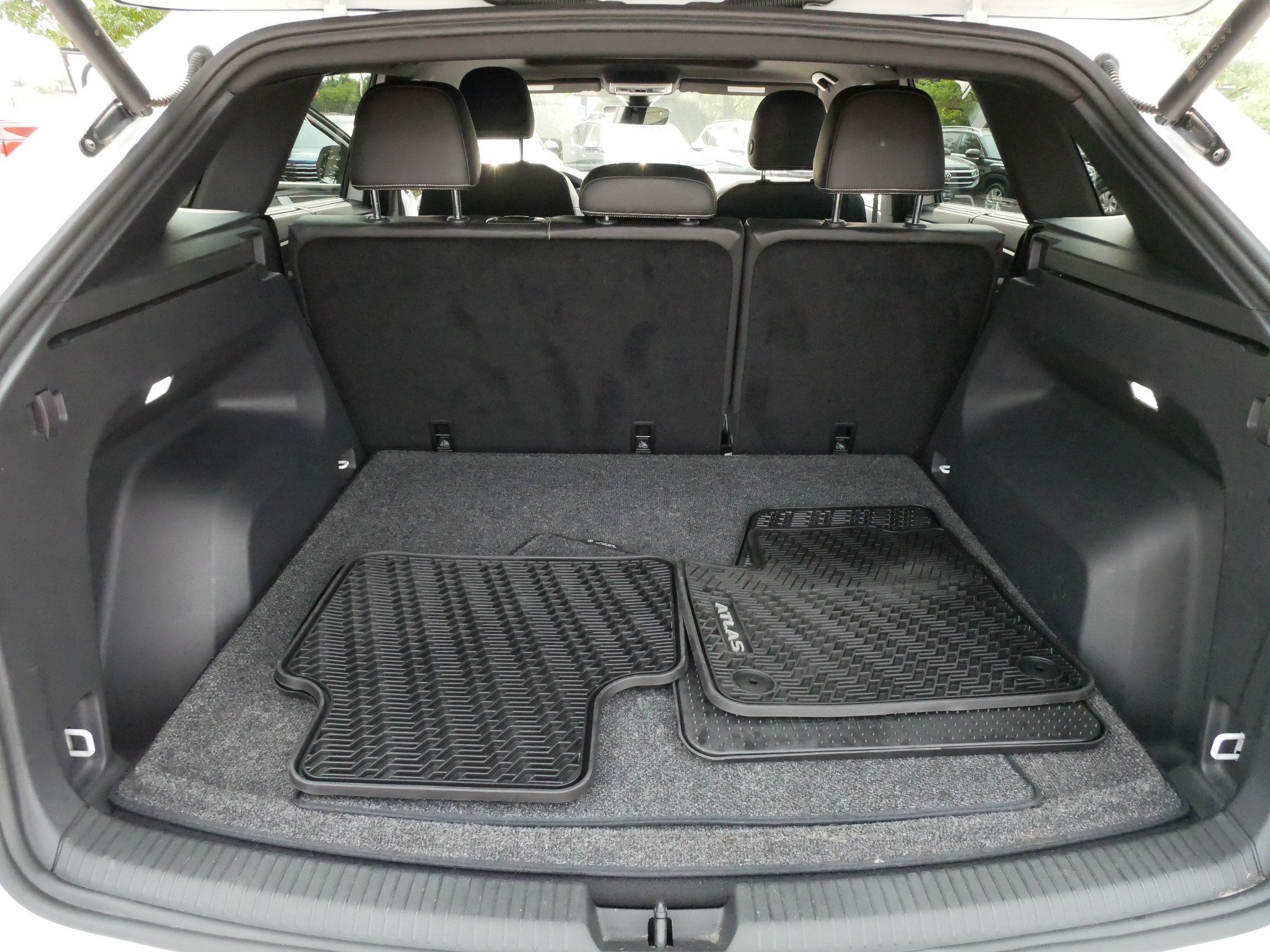 Certified 2024 Volkswagen Atlas Cross Sport SEL R-Line AWD/4WD image 18