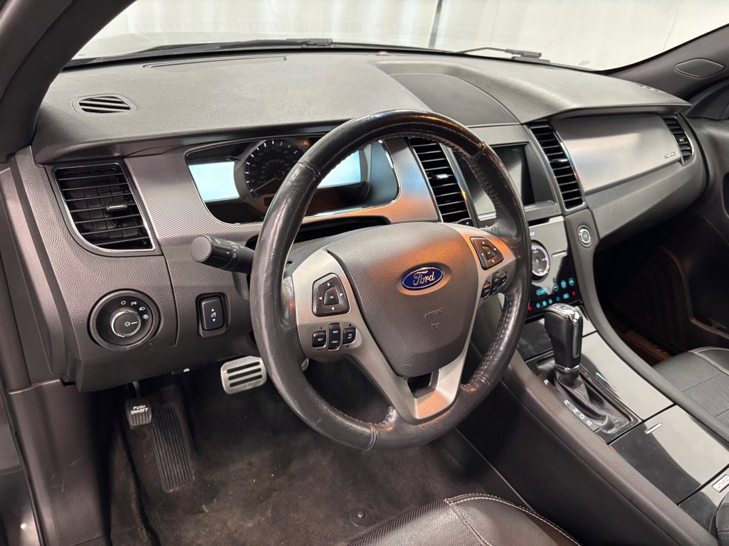 Used 2018 Ford Taurus SHO AWD/4WD image 9