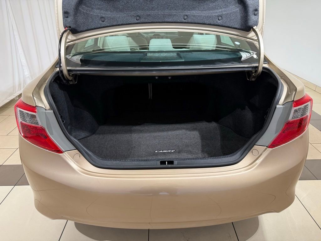 Used 2012 Toyota Camry LE image 11