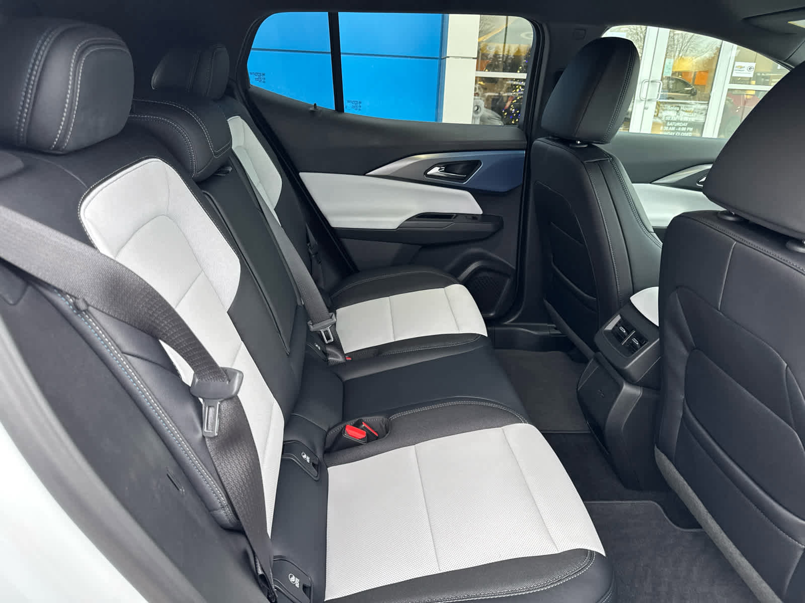 Used 2025 Chevrolet Equinox EV LT image 5