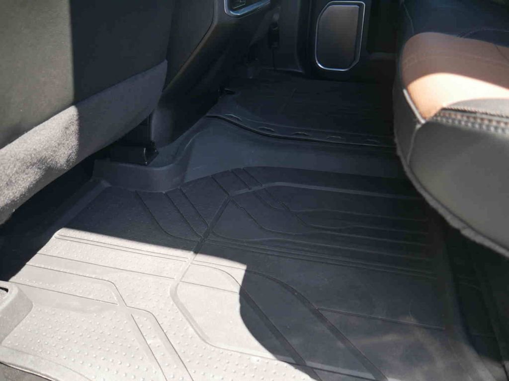 Used 2024 Chevrolet Silverado 1500 High Country w/ High Country Premium Package image 17