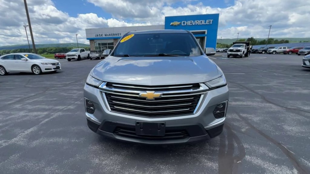Used 2023 Chevrolet Traverse LT AWD/4WD image 3