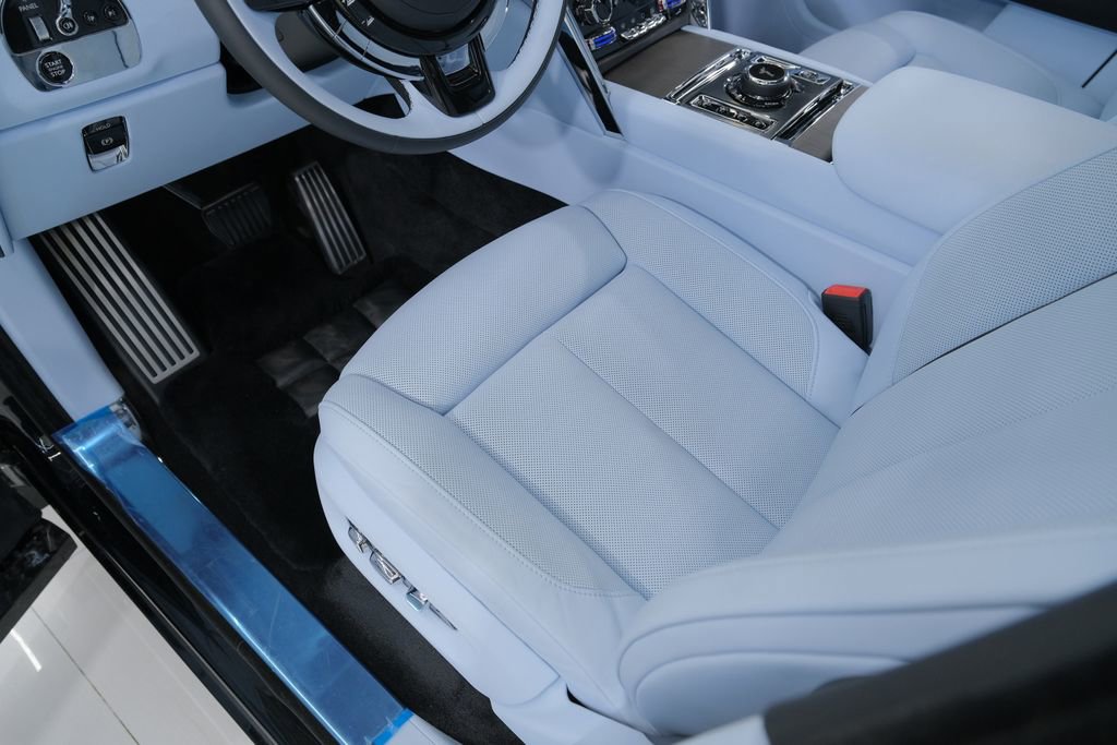 Used 2026 Rolls-Royce Cullinan image 36