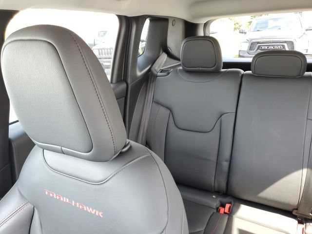 Used 2023 Jeep Renegade Trailhawk w/ Trailhawk Elite Group AWD/4WD image 14