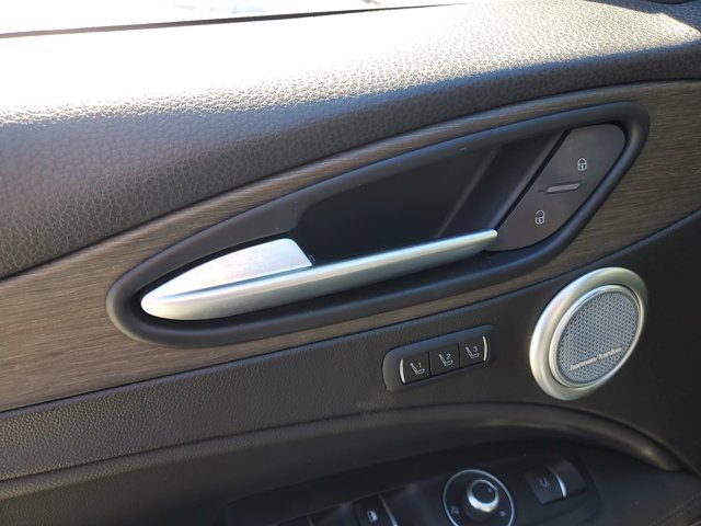 Used 2018 Alfa Romeo Stelvio Ti image 28