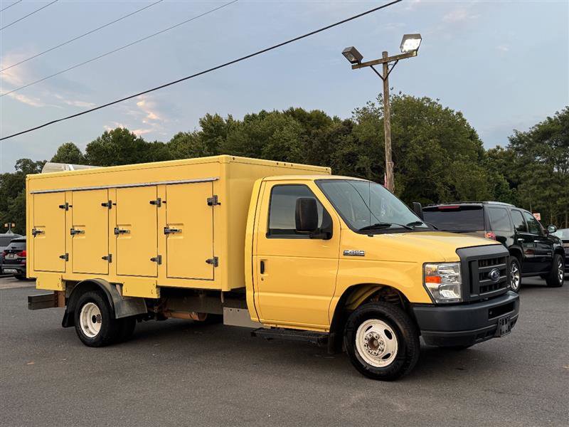 Used 2019 Ford E-450 and Econoline 450 Super Duty w/ Power Windows & Locks Group image 3