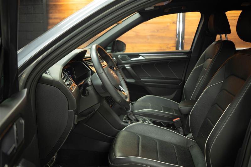 Used 2022 Volkswagen Tiguan SEL R-Line AWD/4WD image 9