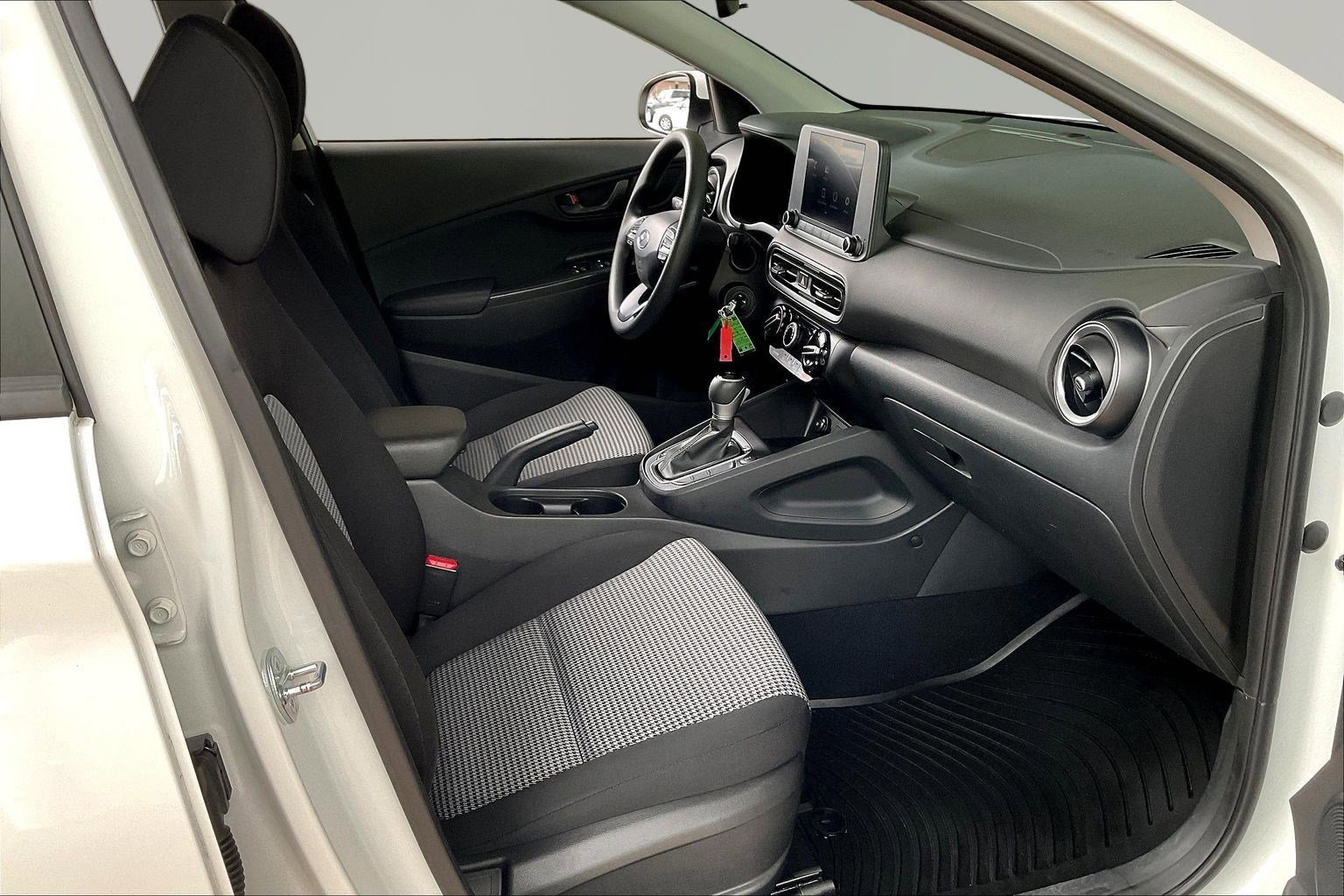 Used 2023 Hyundai Kona SE w/ Cargo Package AWD/4WD image 28