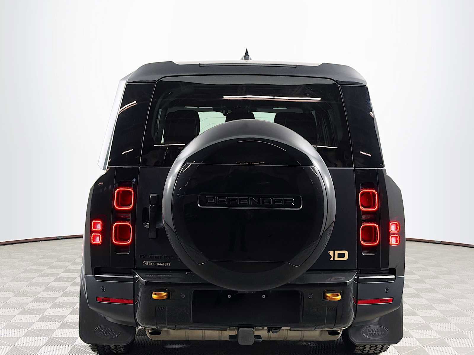 Used 2023 Land Rover Defender 130 SE image 6