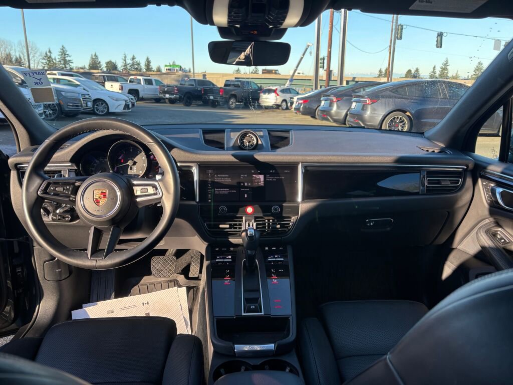 Used 2024 Porsche Macan Base image 12
