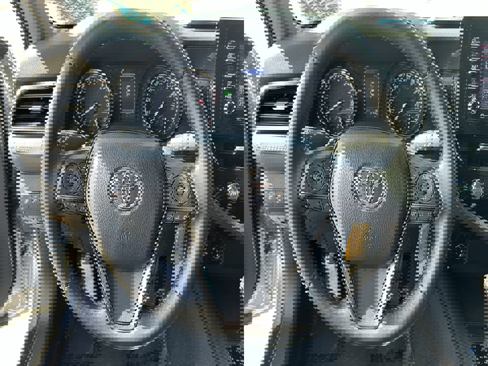 Used 2024 Toyota Camry SE image 11