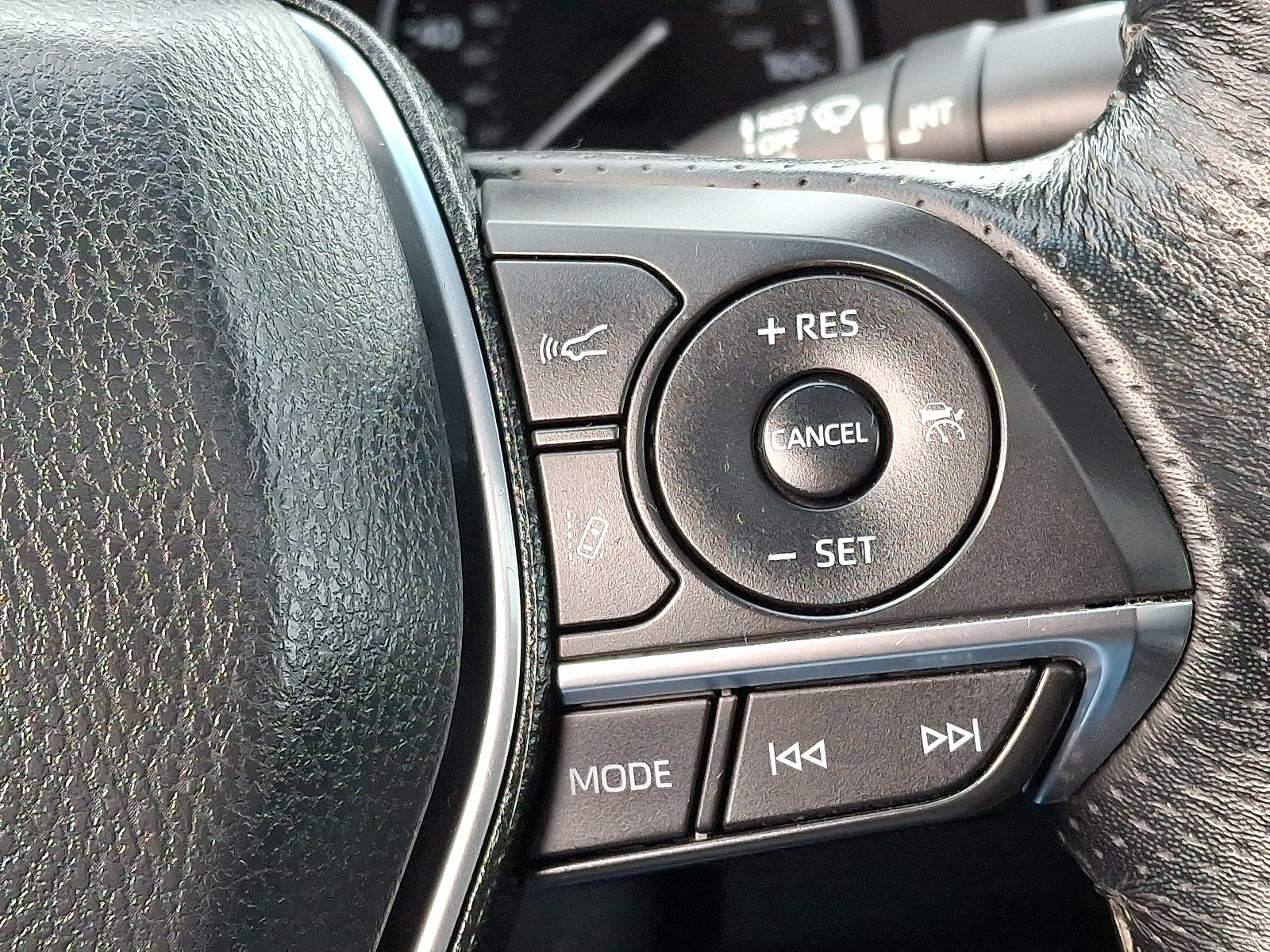 Used 2020 Toyota Avalon Touring image 24