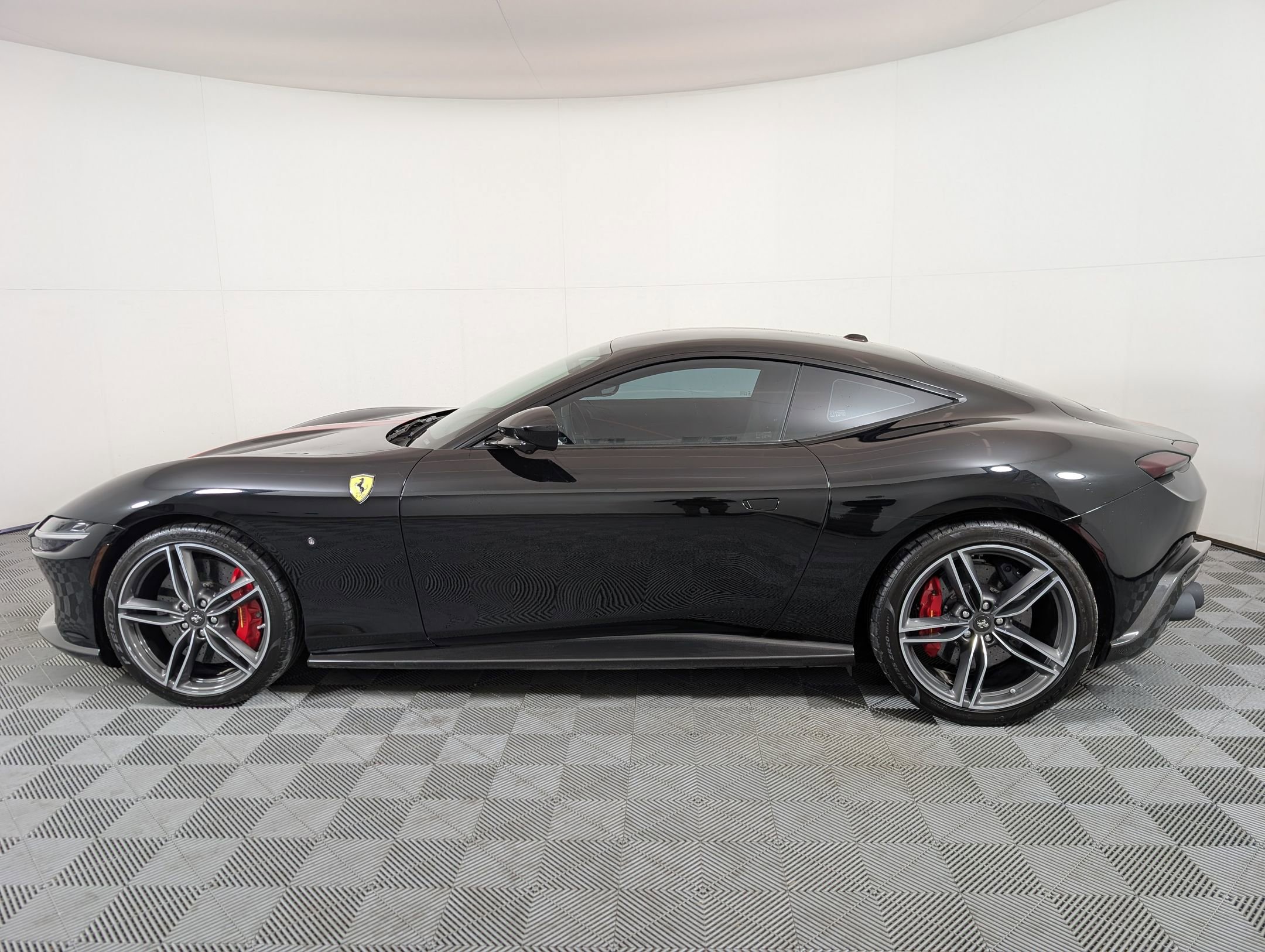 Used 2022 Ferrari Roma Coupe image 2