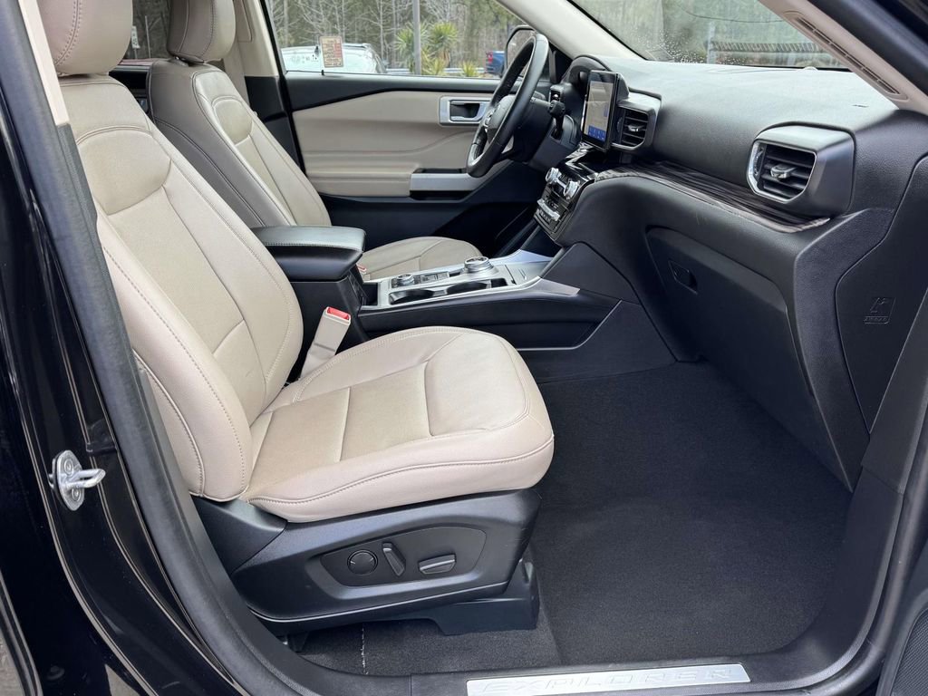 Used 2024 Ford Explorer Limited image 13
