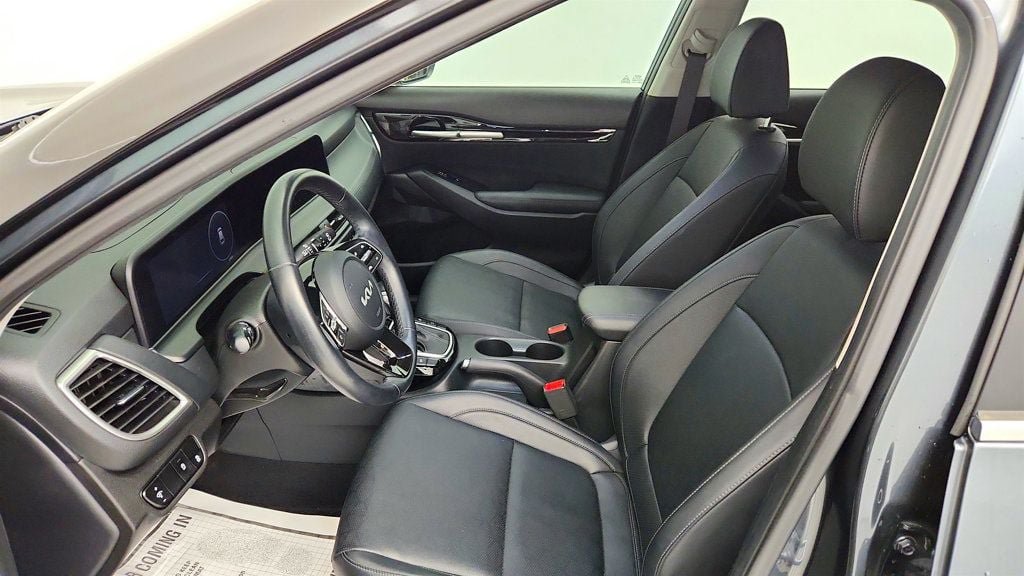 Used 2024 Kia Seltos EX FWD image 18