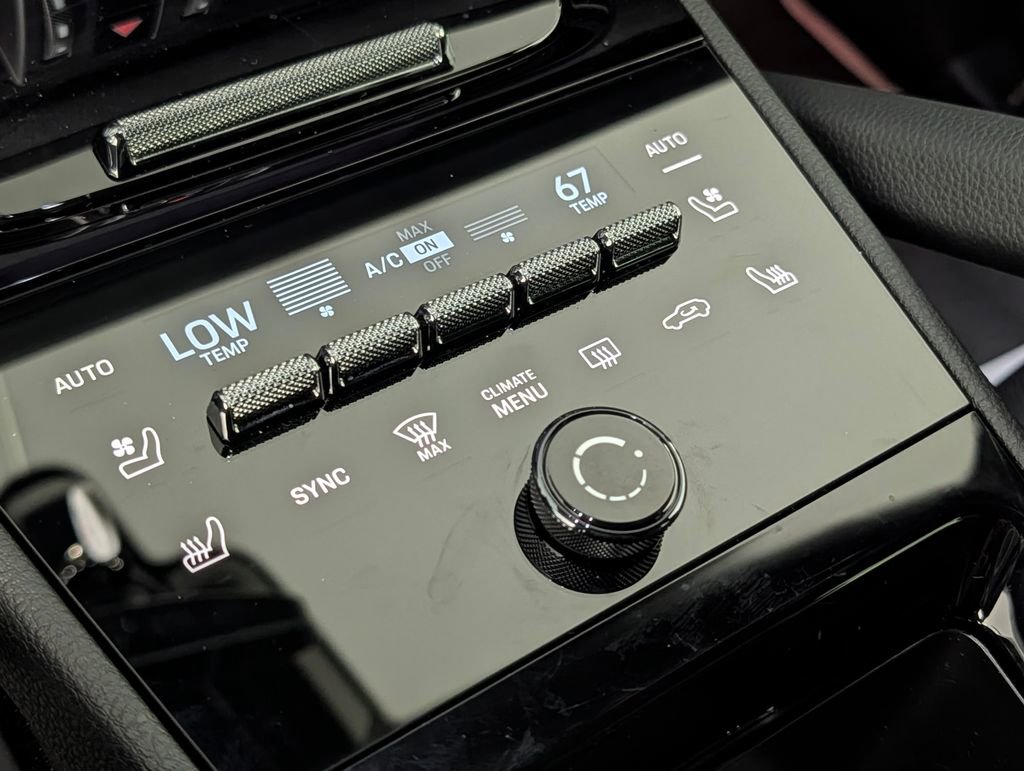 Certified 2025 Porsche Cayenne Coupe image 32