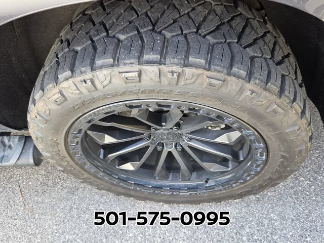 Used 2023 Chevrolet Tahoe Z71 w/ Luxury Package AWD/4WD image 7