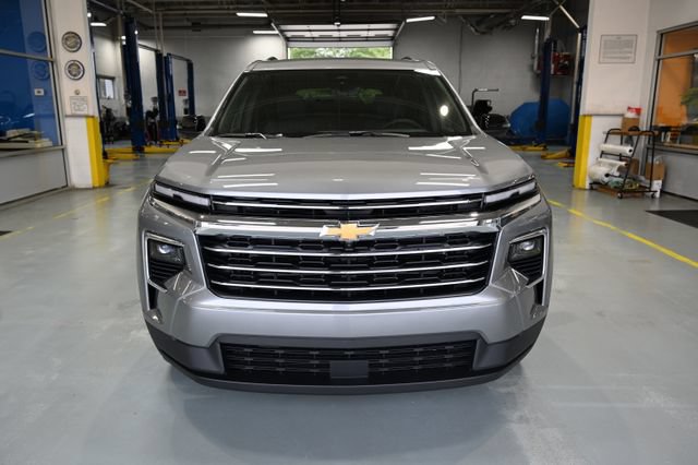 New 2027 Chevrolet Traverse LT w/ Driver Confidence Package FWD image 2