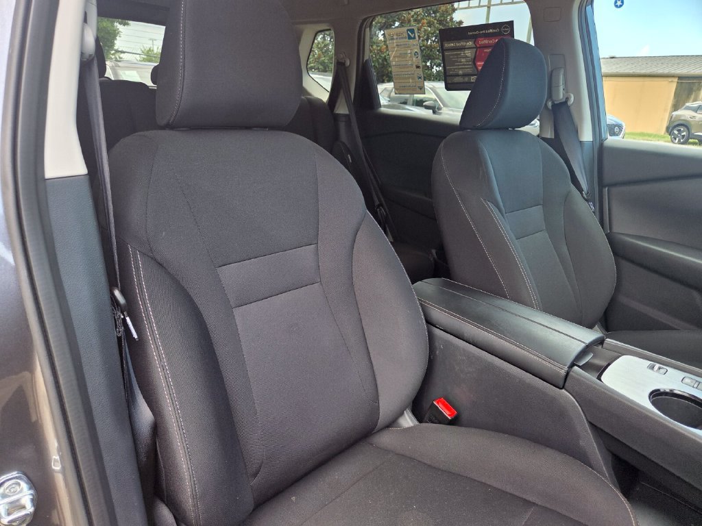 Used 2026 Nissan Rogue S FWD image 29