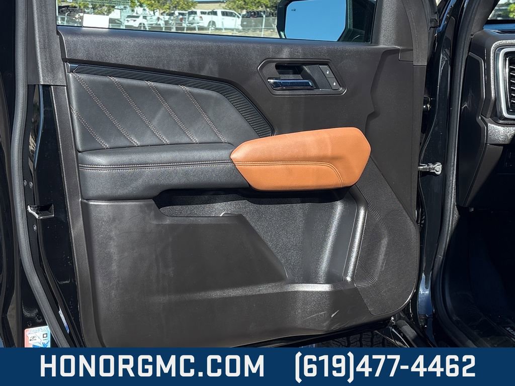 Used 2025 GMC Canyon AT4 image 15