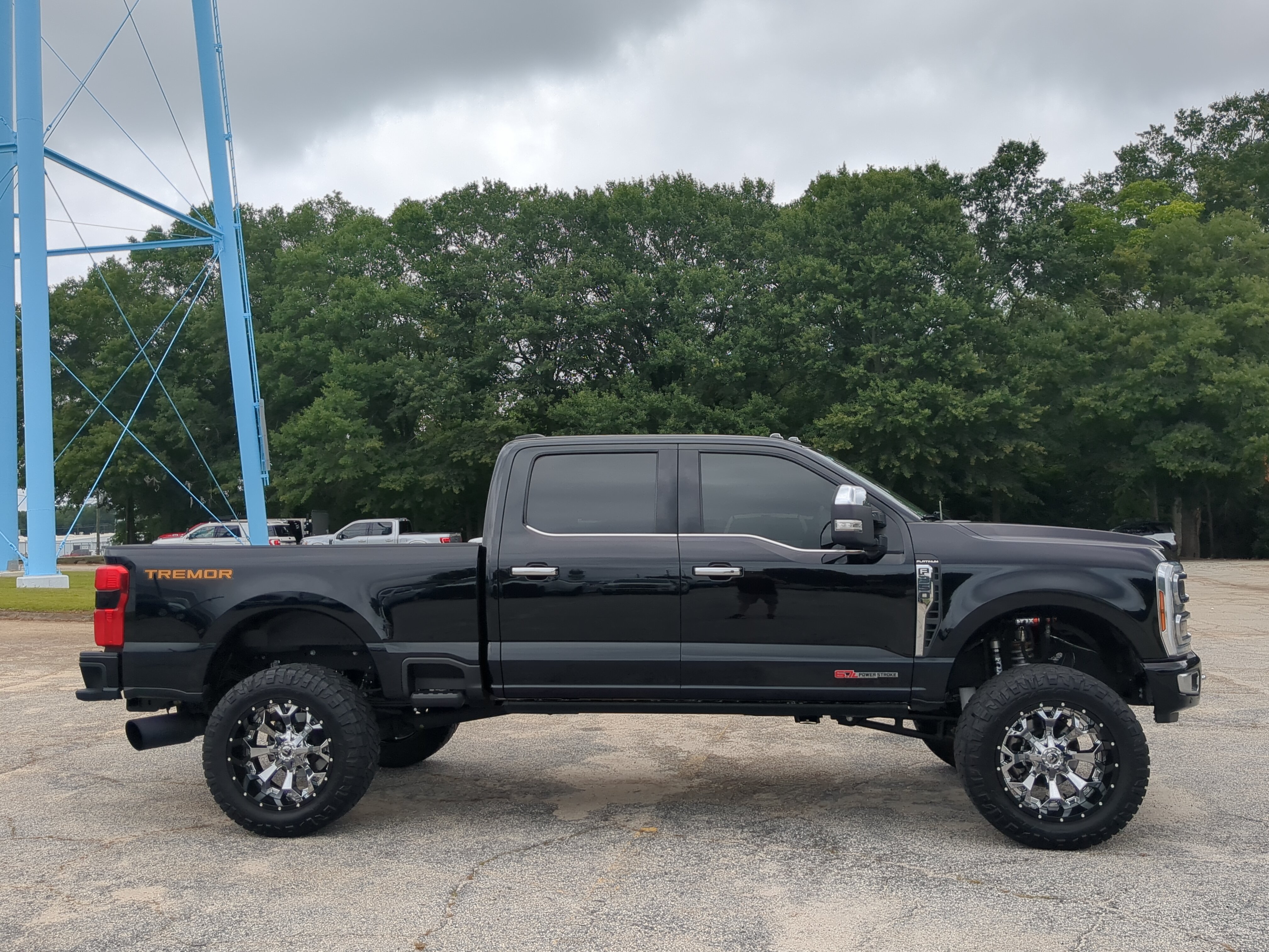 Used 2024 Ford F350 Platinum w/ Tremor Off-Road Package AWD/4WD image 2
