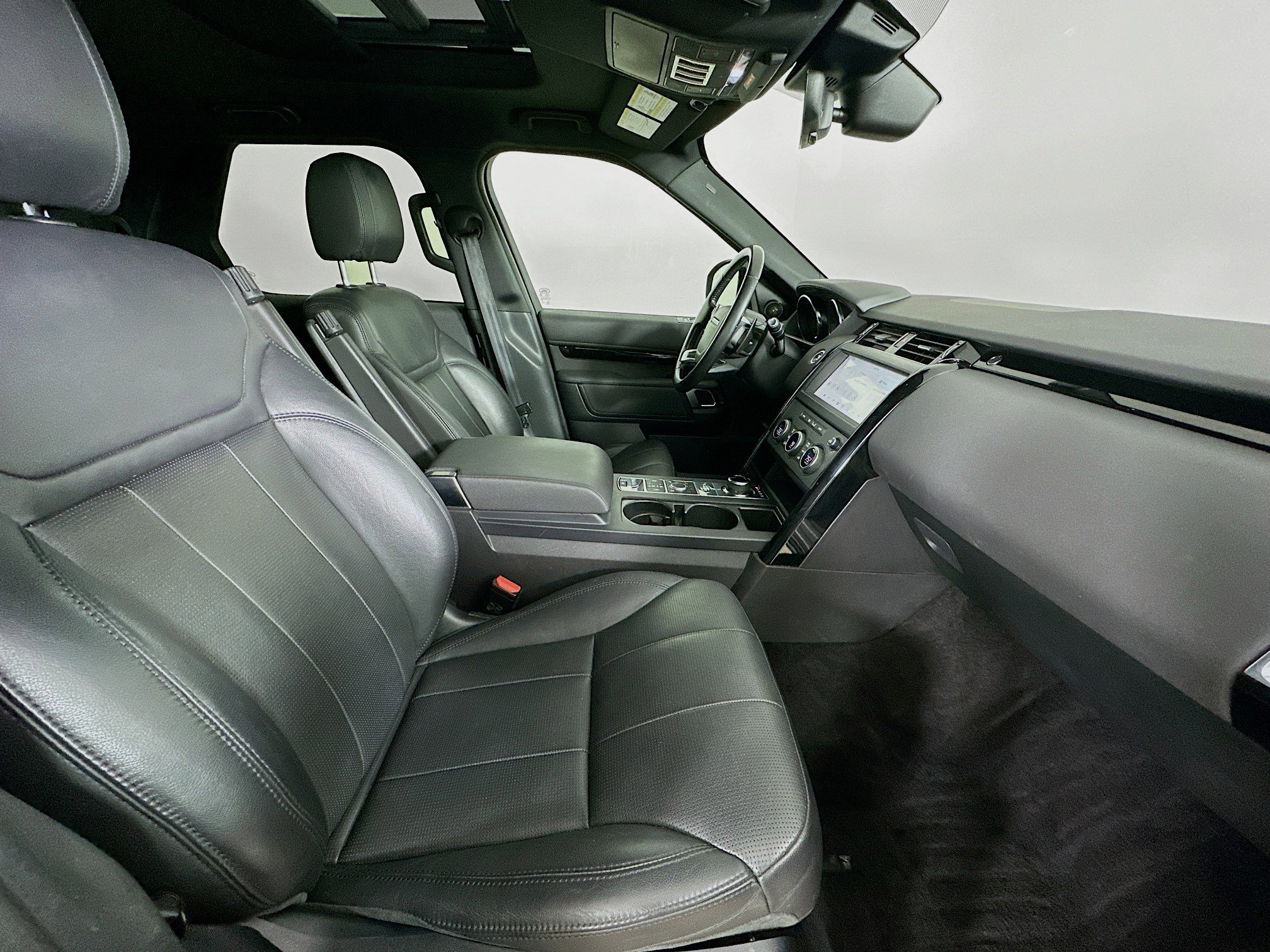 Used 2020 Land Rover Discovery SE image 43