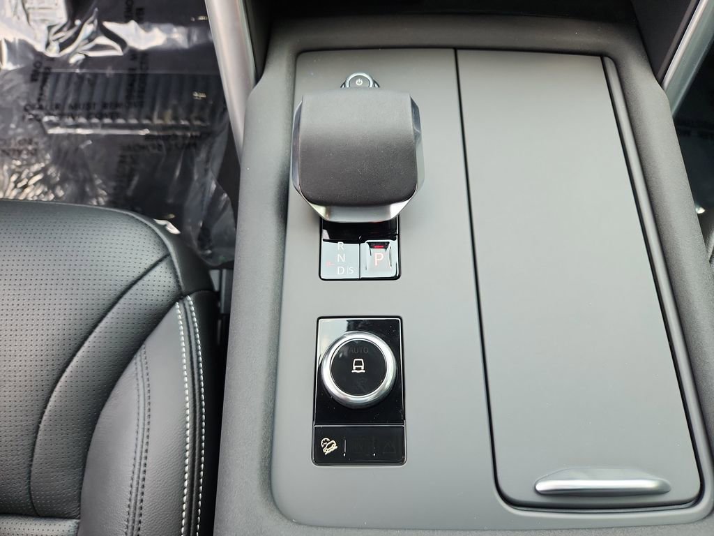 Used 2025 Land Rover Discovery S AWD/4WD image 16