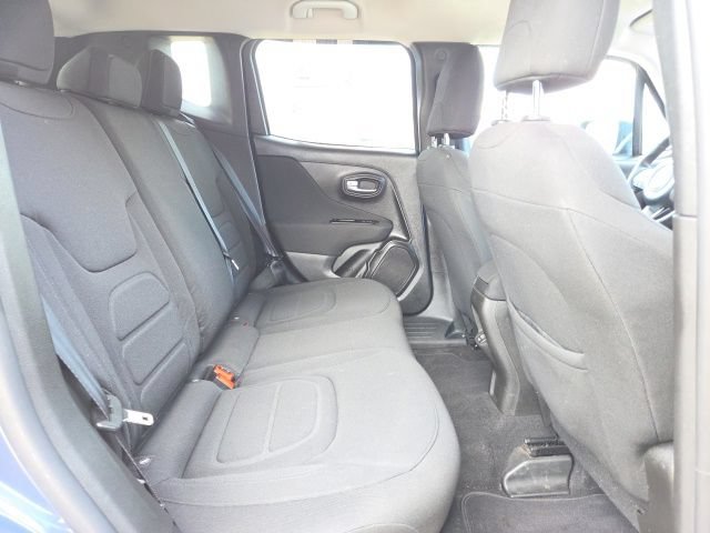 Used 2020 Jeep Renegade Latitude FWD image 19