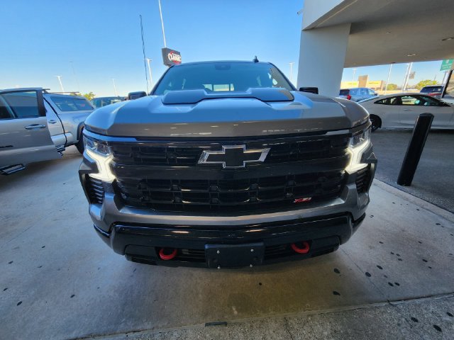 Used 2025 Chevrolet Silverado 1500 LT Trail Boss w/ Convenience Package II AWD/4WD image 2