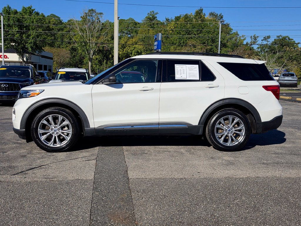 Used 2023 Ford Explorer XLT w/ Equipment Group 202A RWD image 2