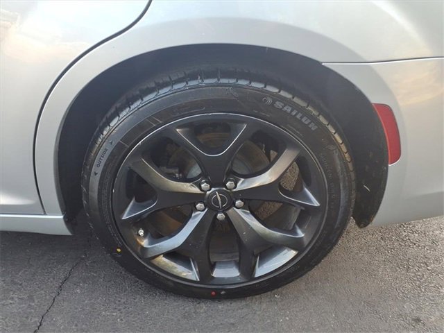 Used 2023 Chrysler 300 S image 7