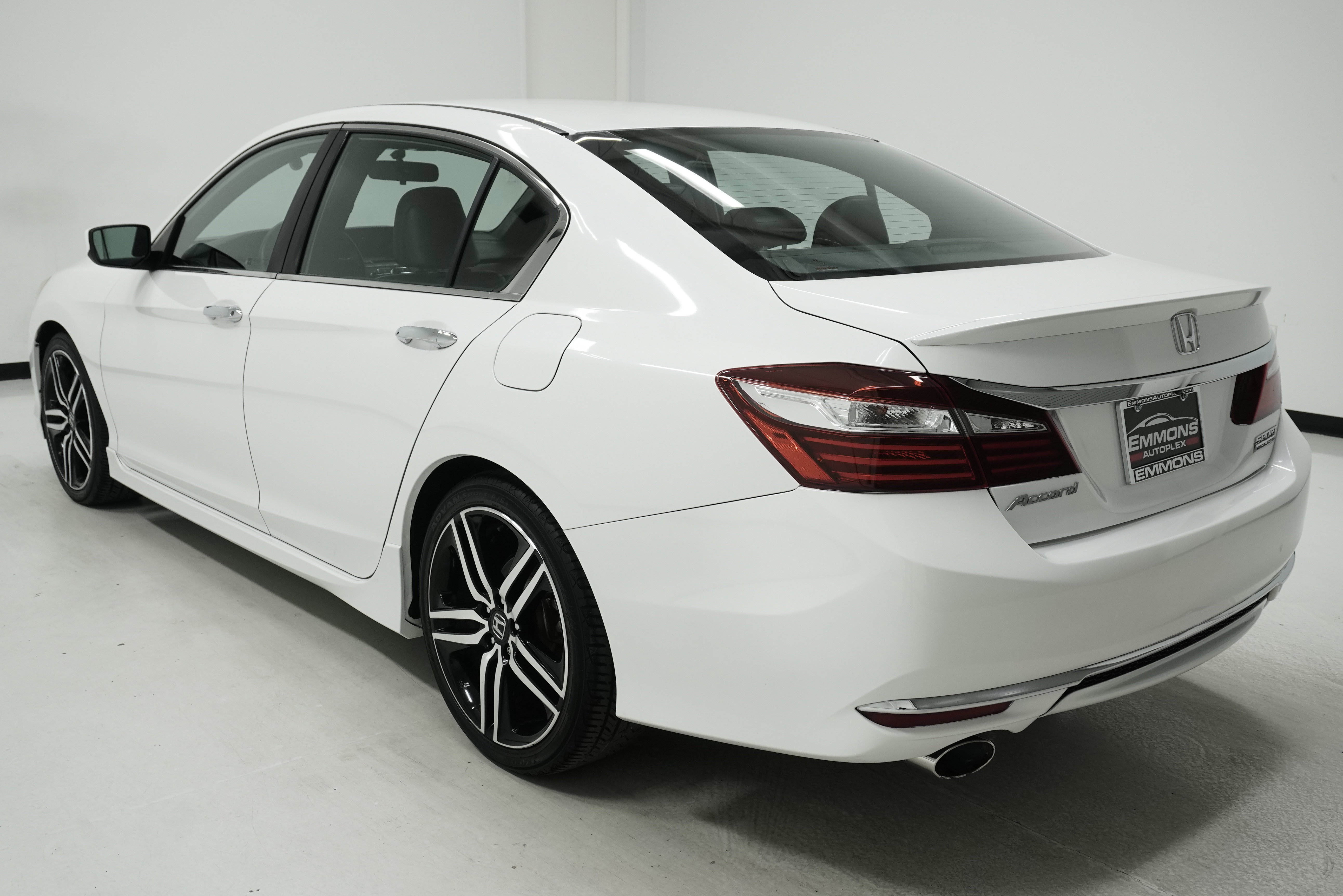 Used 2017 Honda Accord Sport Special Edition image 6
