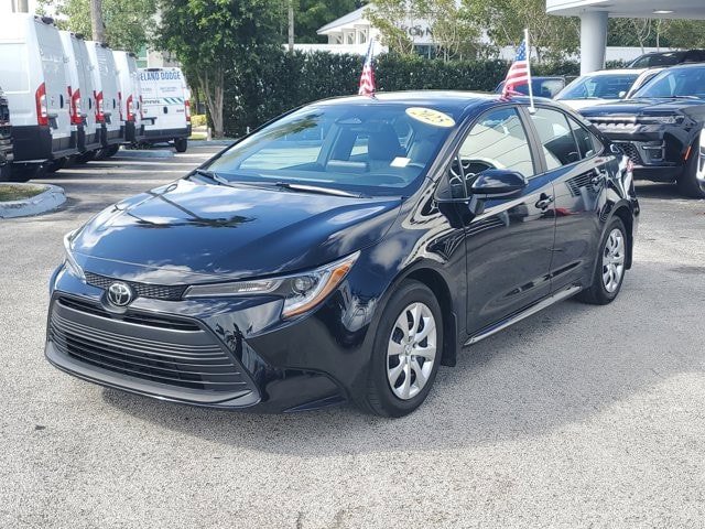 Used 2025 Toyota Corolla LE FWD image 3