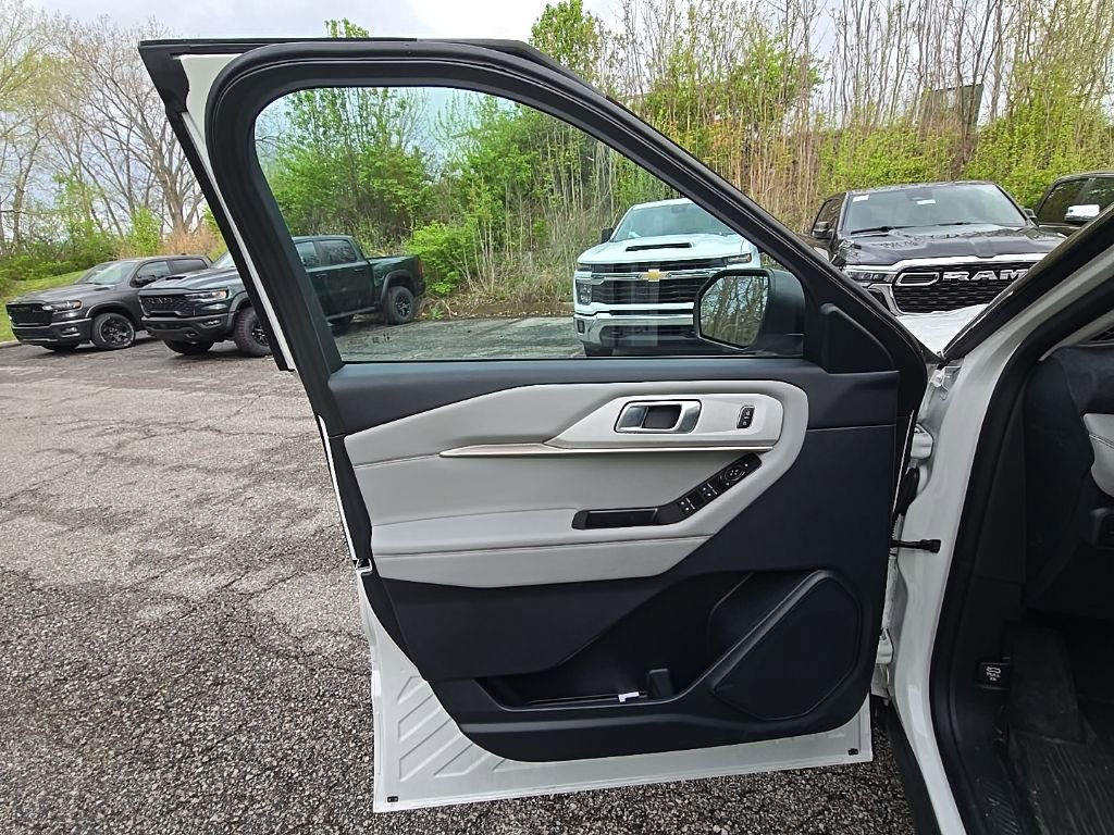 Used 2025 Ford Explorer Active w/ Active Comfort Package image 22