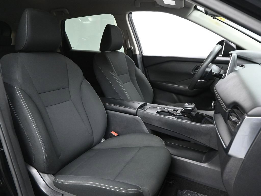 Used 2024 Nissan Rogue S image 11