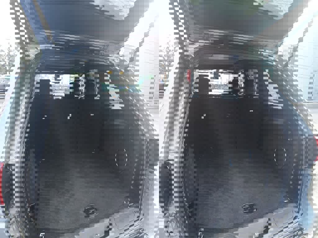 Used 2020 Jeep Grand Cherokee Limited w/ Luxury Group II image 24