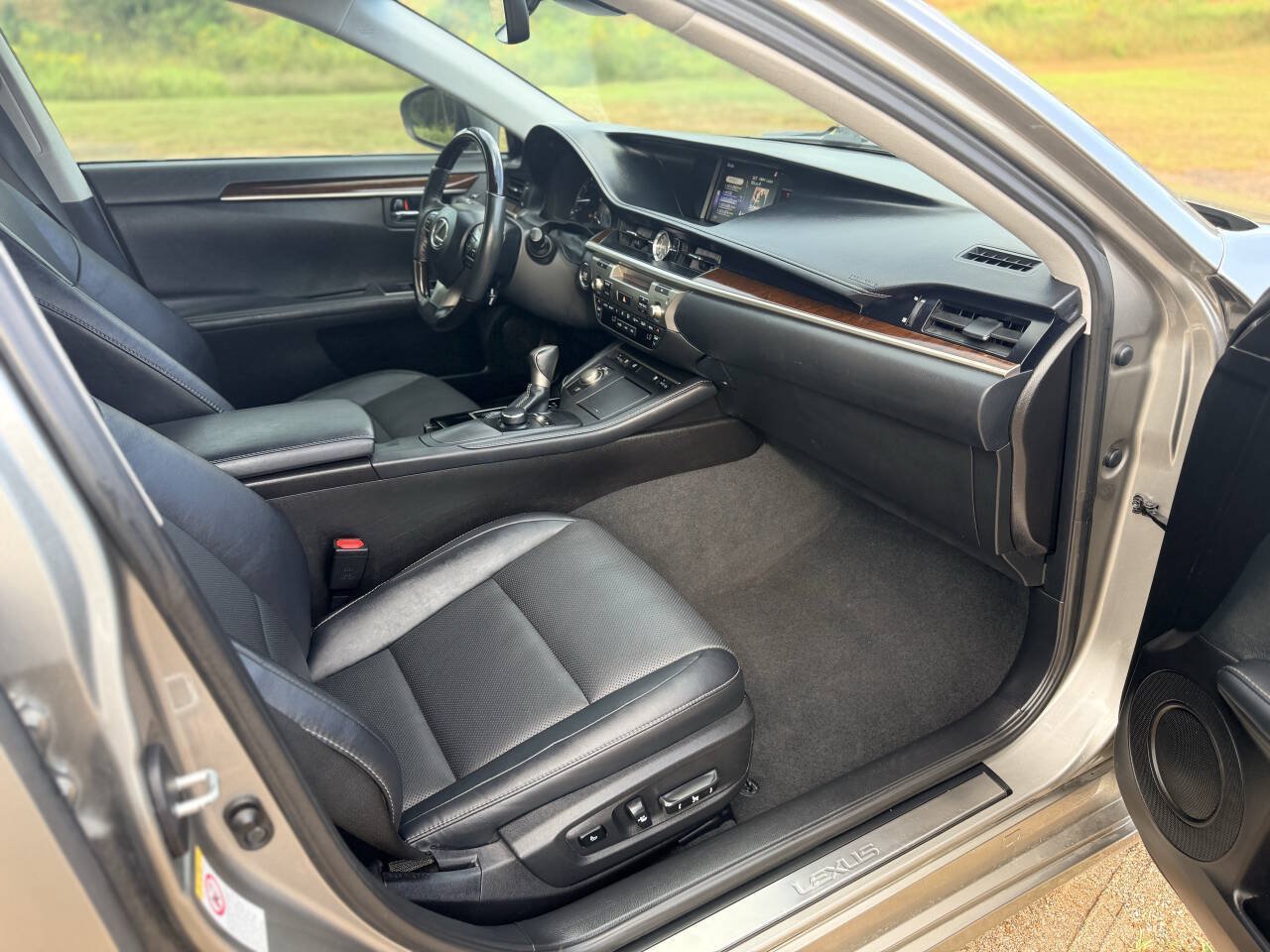 Used 2017 Lexus ES 350 FWD image 16