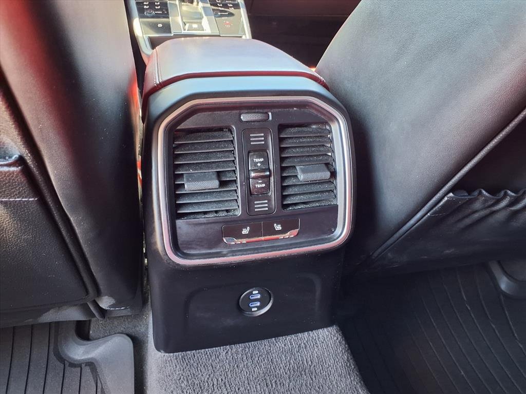 Used 2022 Porsche Macan image 9