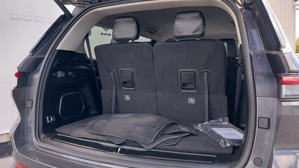 Used 2022 Jeep Grand Cherokee L Limited image 9