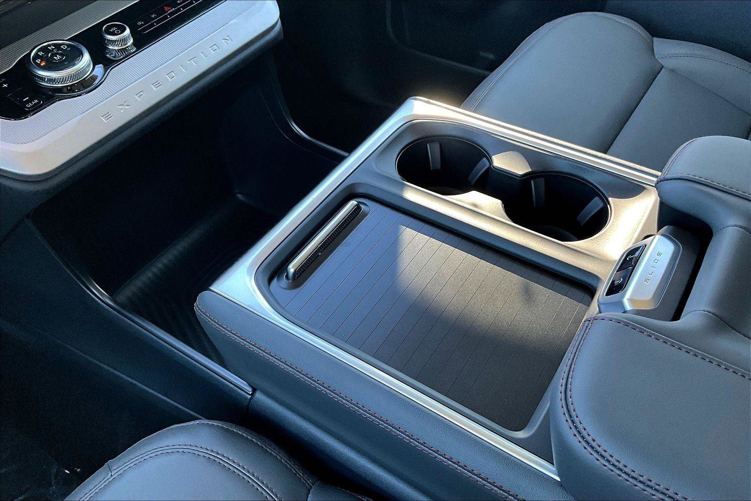 New 2025 Ford Expedition Active image 12